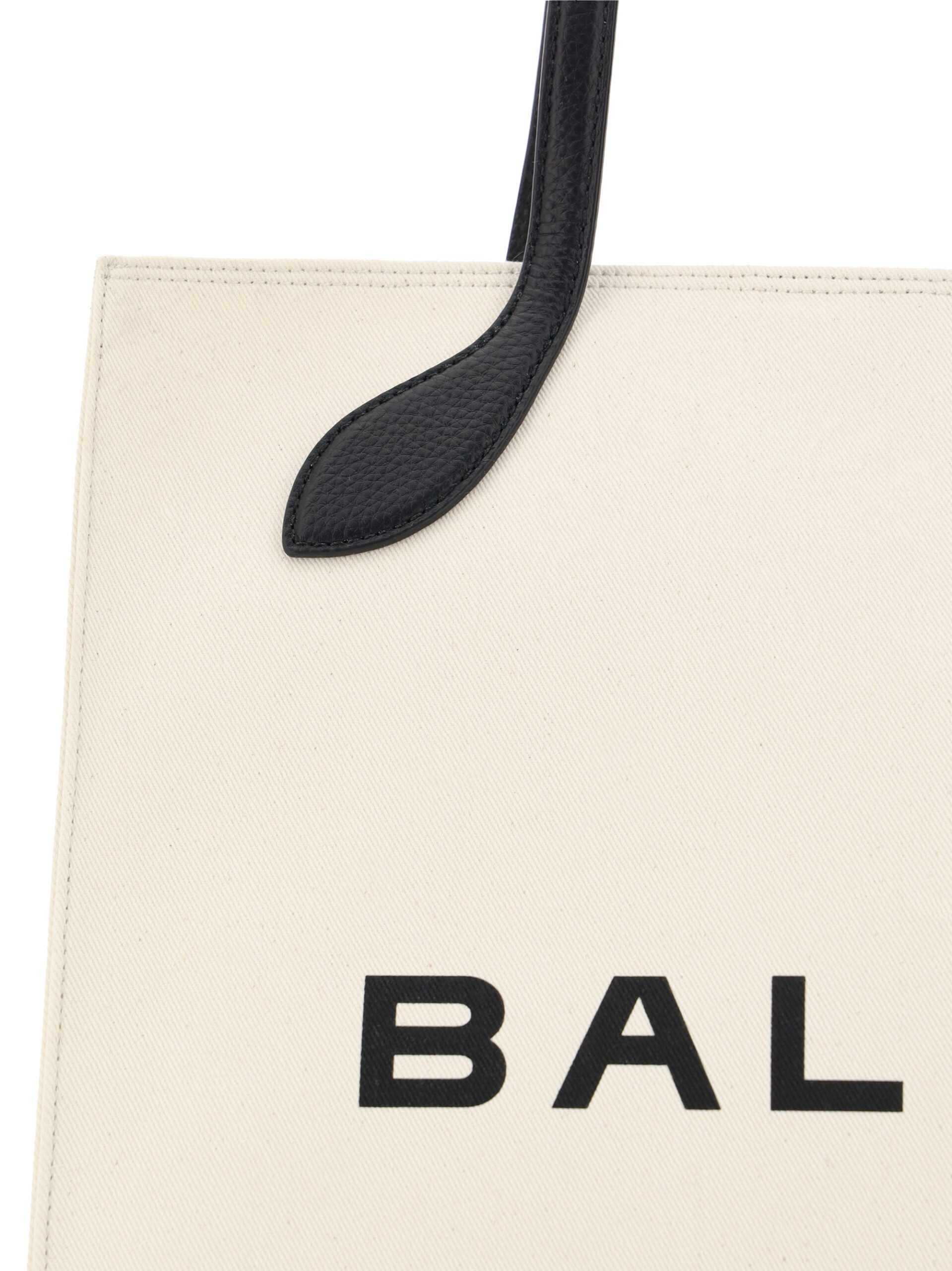 bally-monogram-tote-bag-closeup