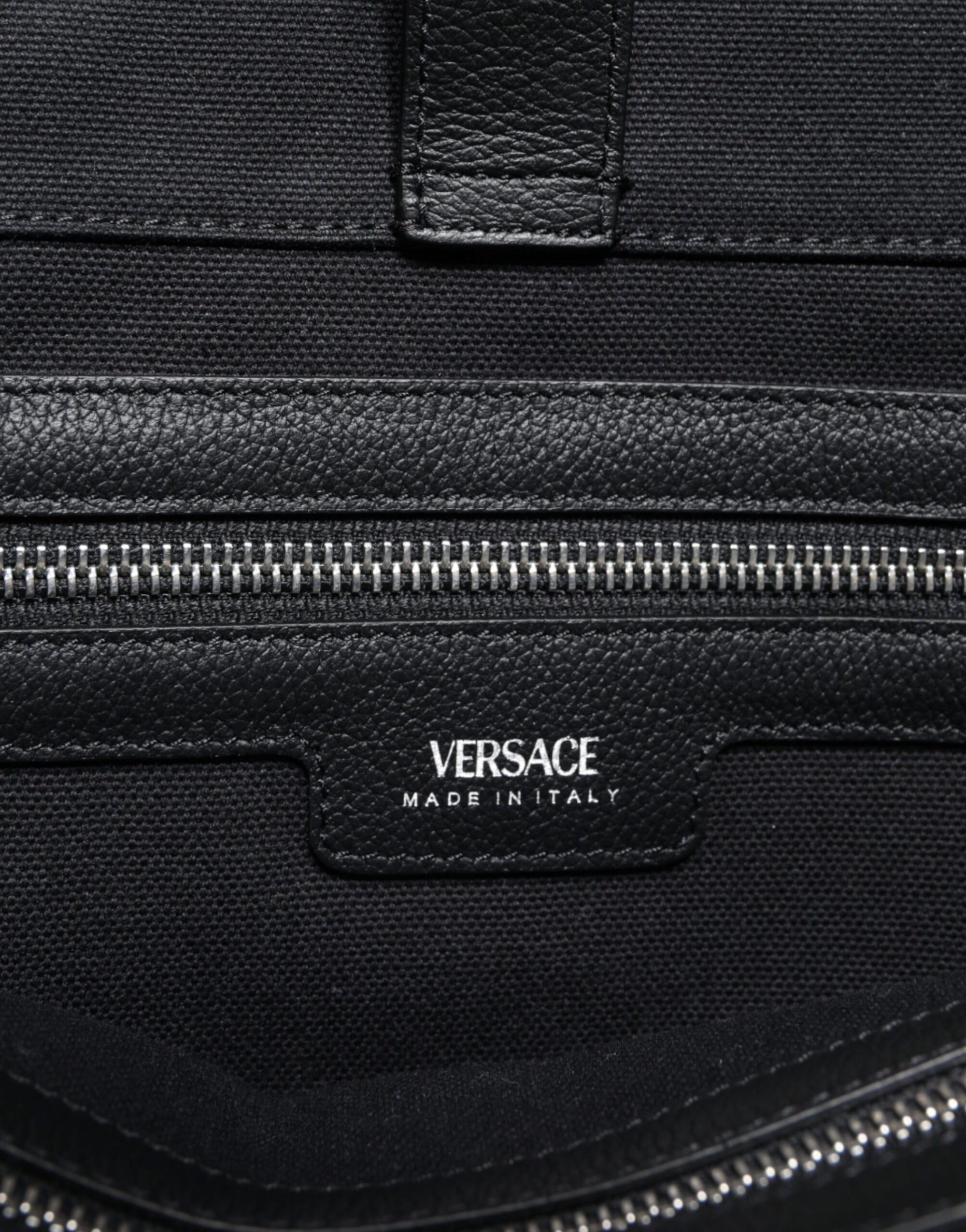 versace-black-tote-closeup