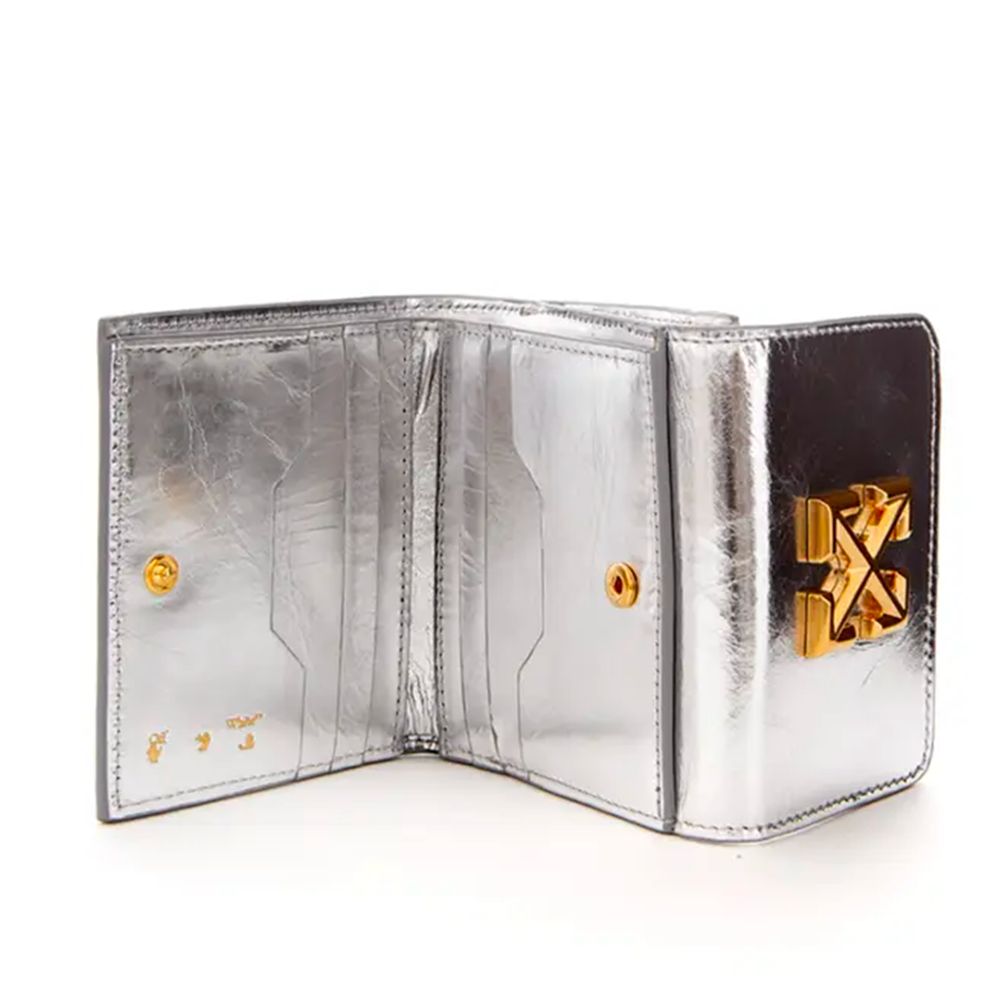 off-white-silver-wallet-close-up