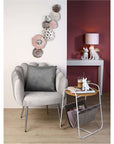 Grijze design bijzetstoel met golvende rugleuning en grijze fluwelen bekleding