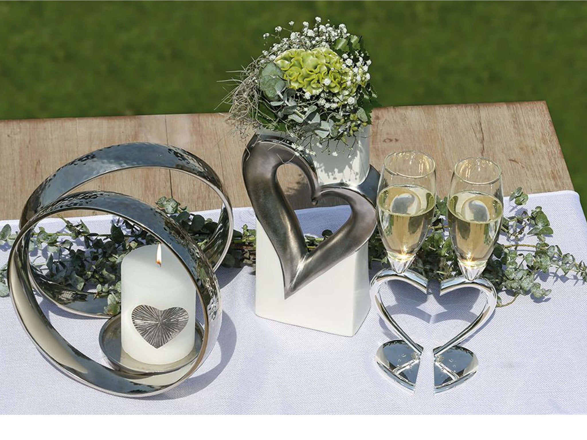 Trouwfeest decoratie met bruiloft champagneglazen