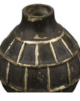 Detail foto decoratieve vaas in bruin en goud details