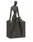 Vrouw met boek zwart metalen beeldje | Readable | H. 16 cm
